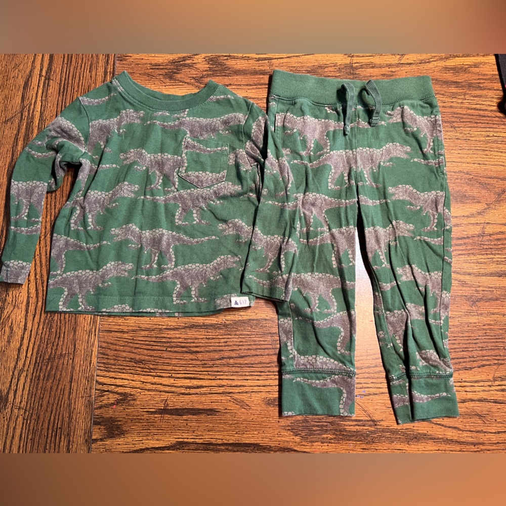 Gap boys green dinosaur matching outfit set 3T B1G1 50% off